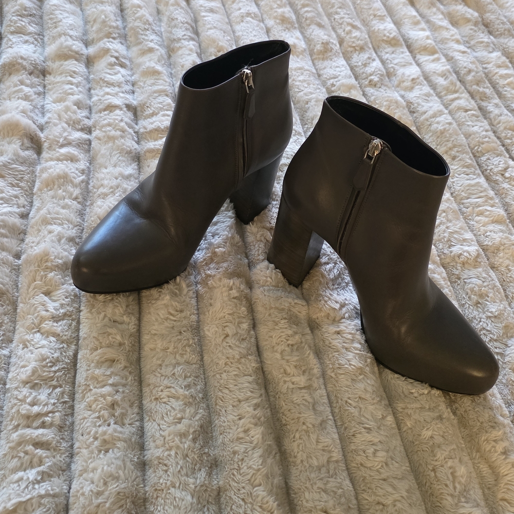 Prada Authentic Black Leather High Block Wood Grain Heel Ankle Booties - Picture 10 of 15